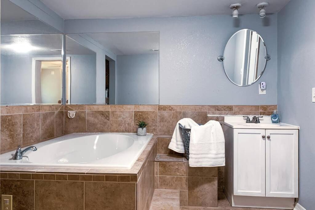 Spacious Family-Sized Home In Central Location ジャクソンビル エクステリア 写真